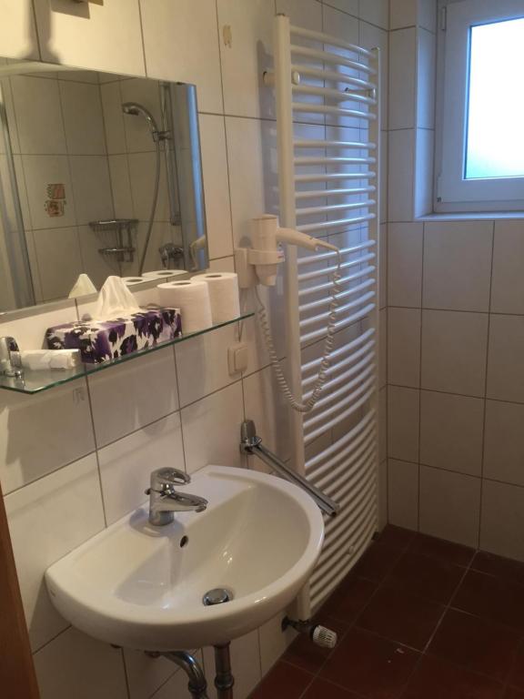Koupelna v ubytování Knüllhotel Tann-Eck