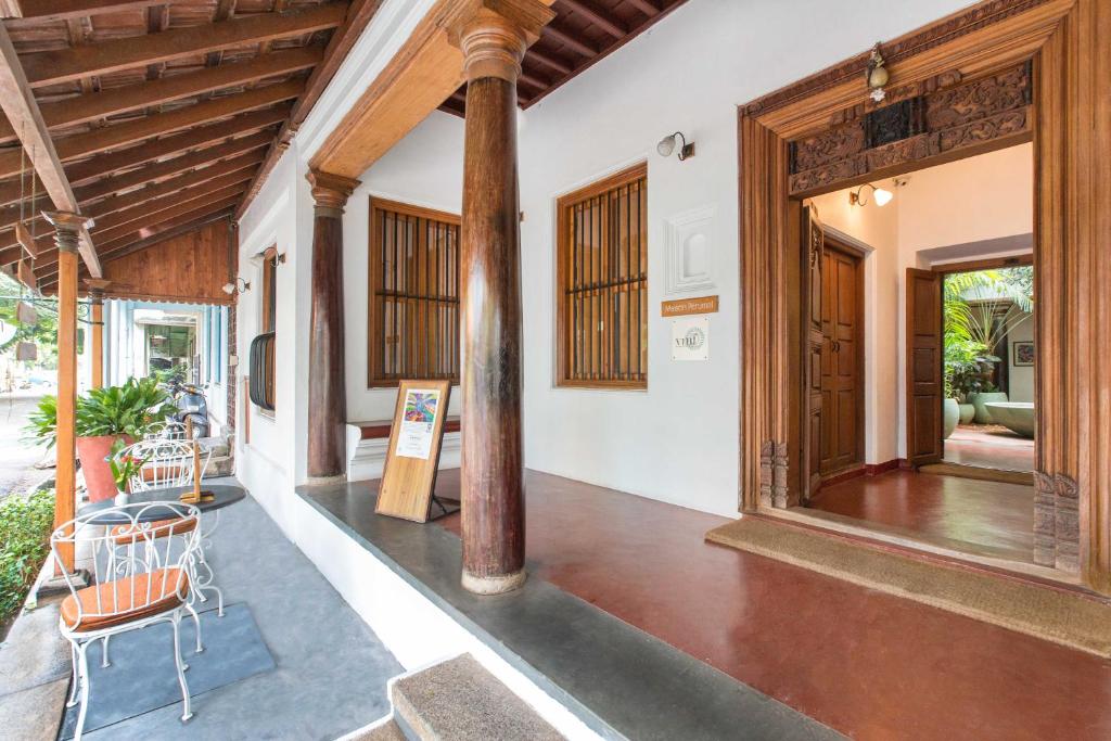 Posezení v ubytování Maison Perumal Pondicherry - A CGH Earth Experience
