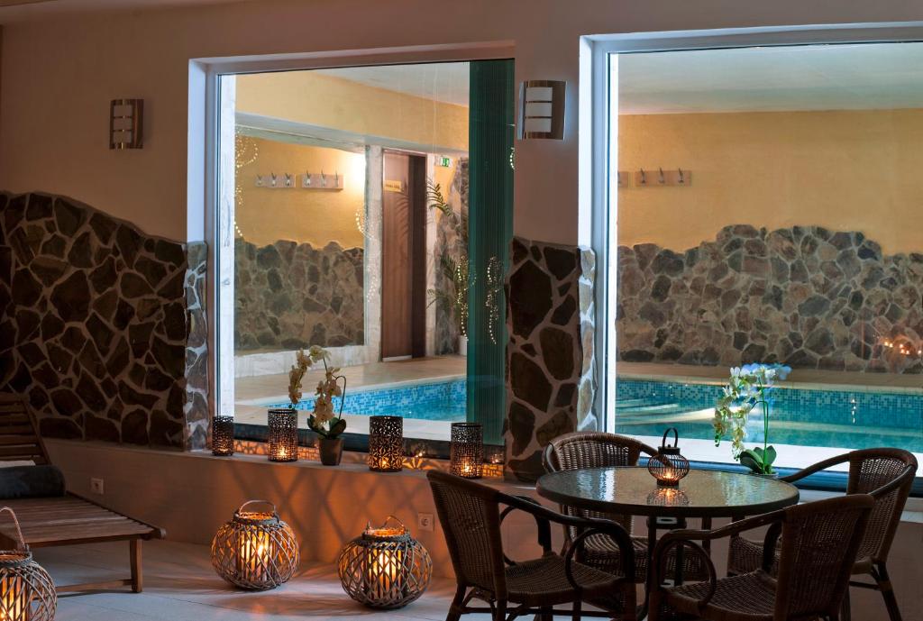 Bazén v ubytování Dixon Resort nebo v jeho okolí