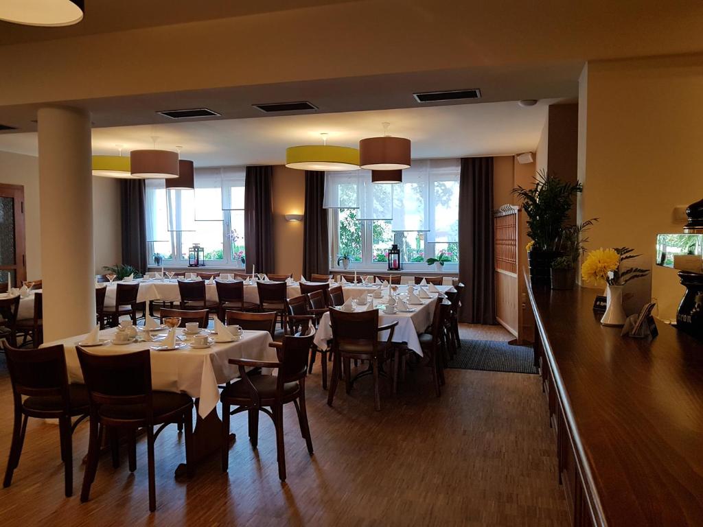 Restaurace v ubytování Gasthof Zur Friedenseiche