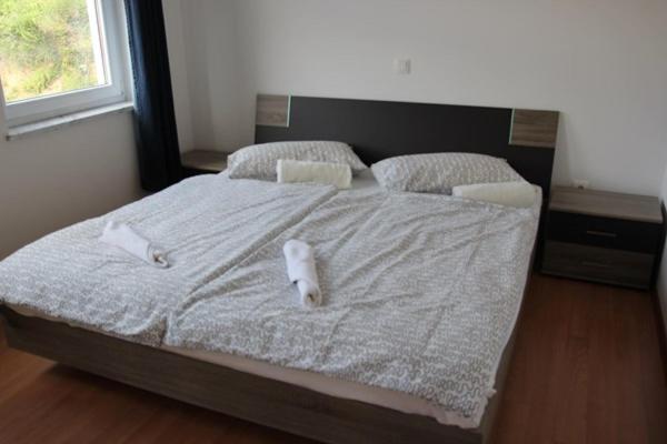 Postel nebo postele na pokoji v ubytování ARA-MARINA