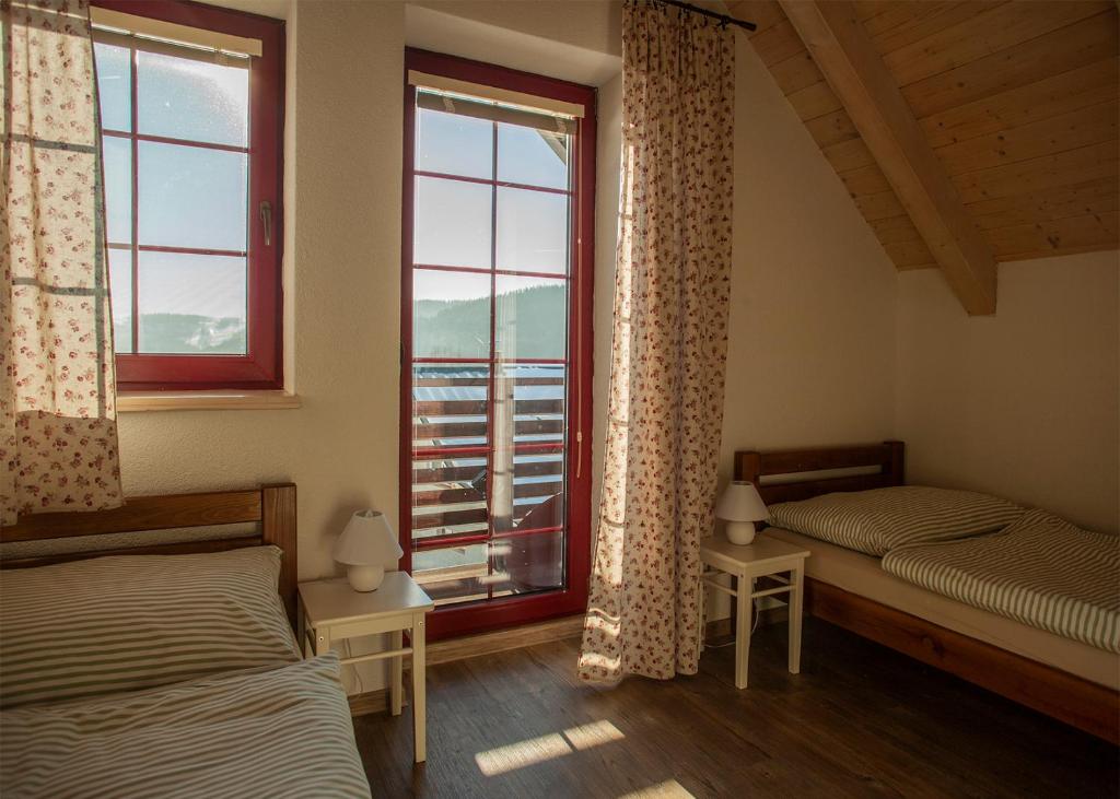 Postel nebo postele na pokoji v ubytování Apartmány Fišerka