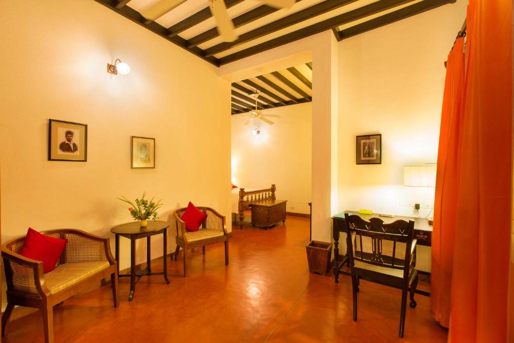 Posezení v ubytování Maison Perumal Pondicherry - A CGH Earth Experience