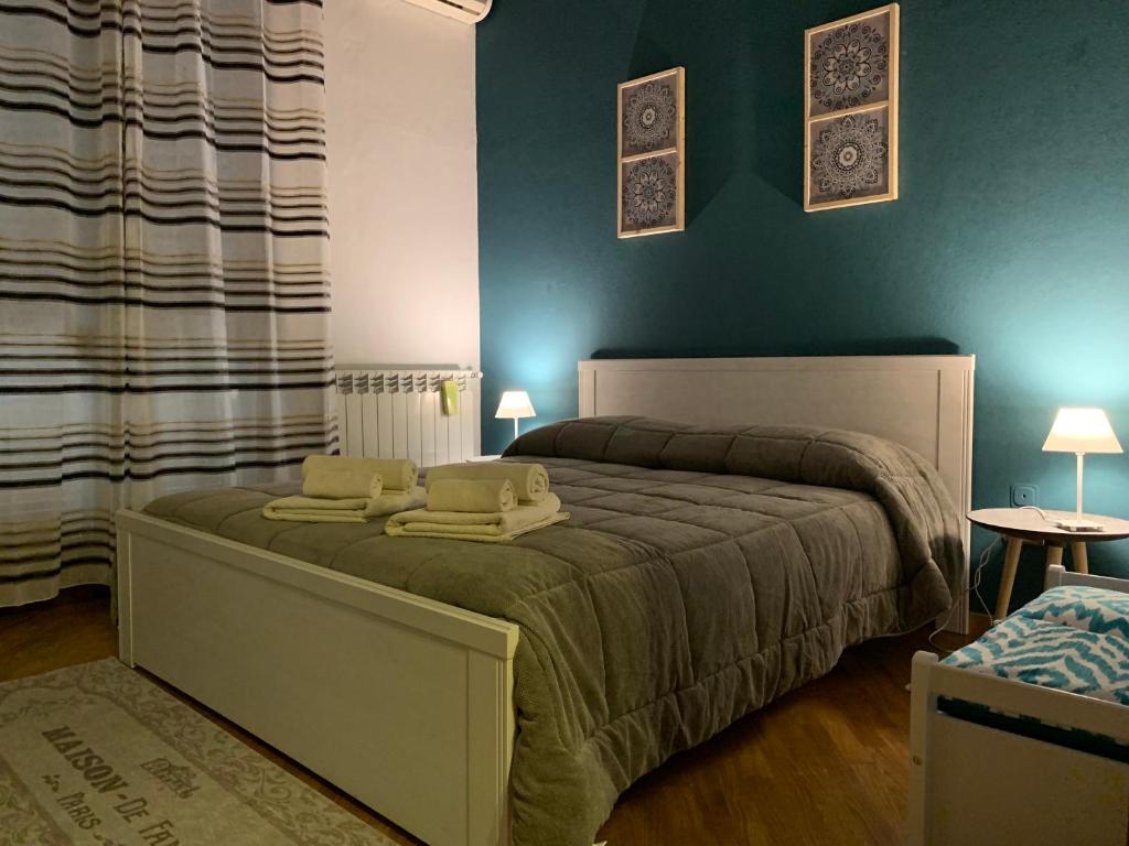Ein Bett oder Betten in einem Zimmer der Unterkunft Casa nel Vicolo