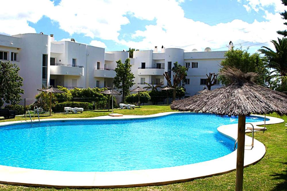 The swimming pool at or close to Apartamento Estepona Golf