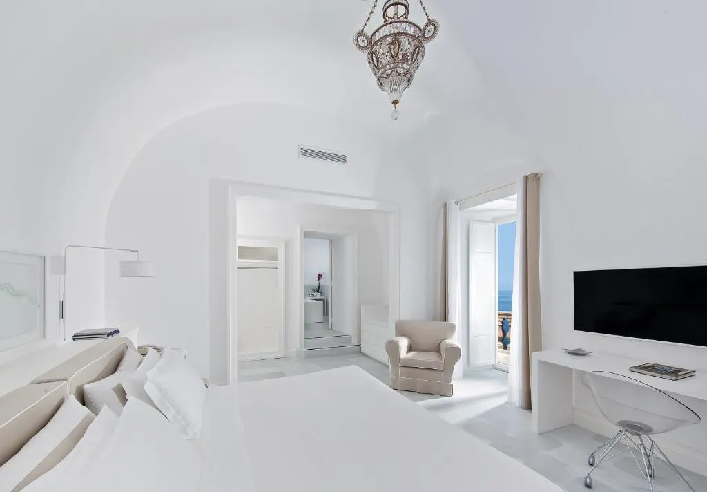 Queen Suite with Spa Bath