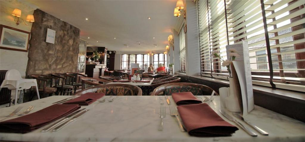Restaurace v ubytování Fairway Hotel