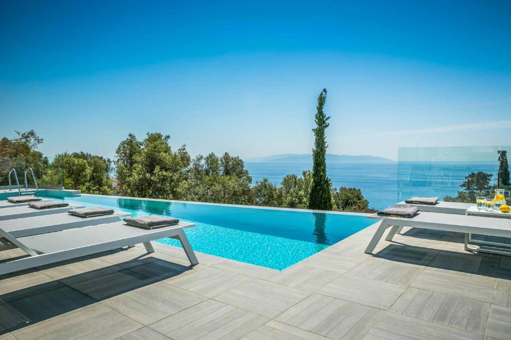 a villa with a swimming pool with a view at Villa Del Cielo in Vlachata