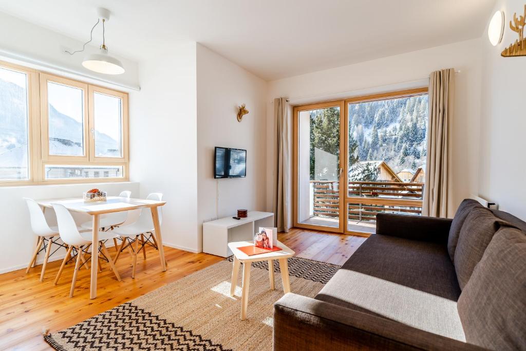 Nespecifikovaný výhled na hory nebo výhled na hory při pohledu z aparthotelu