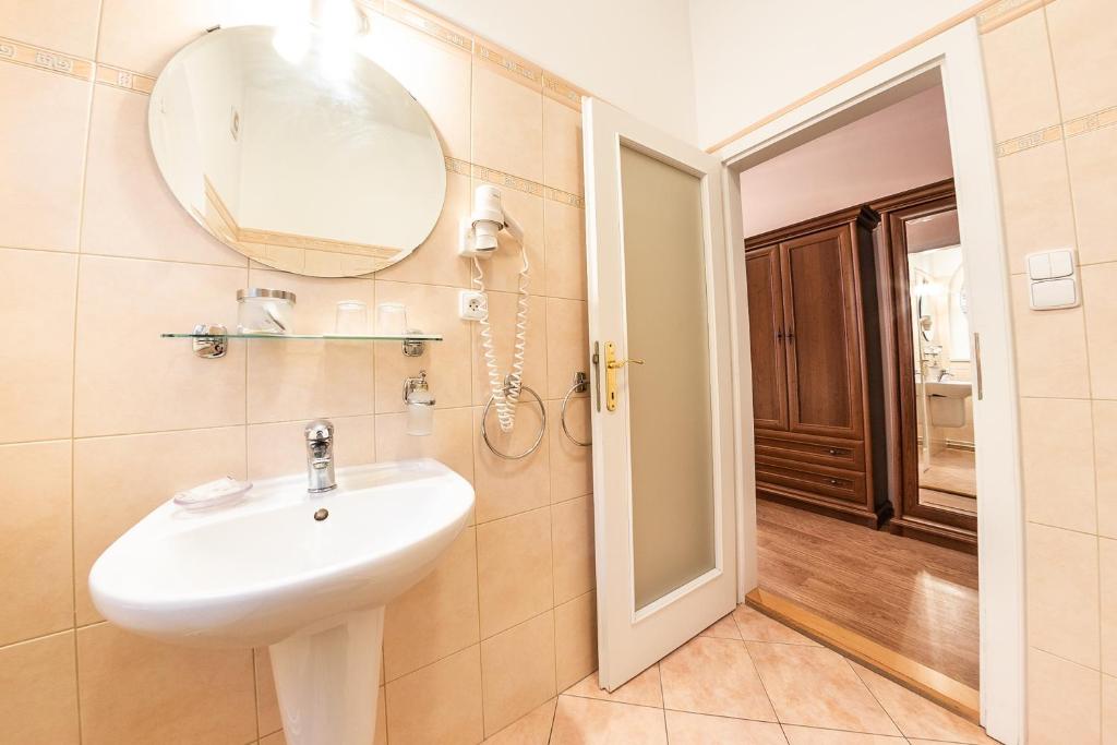 Villa A. Malka - Twin Room With Bathroom