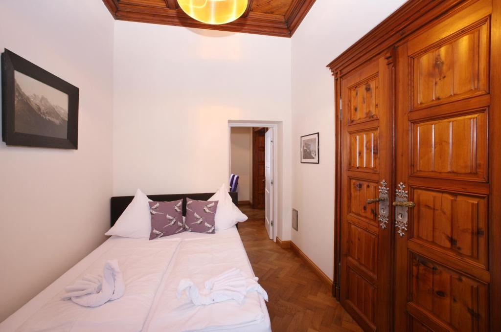 Postel nebo postele na pokoji v ubytování Schlossresidenz Fischhorn