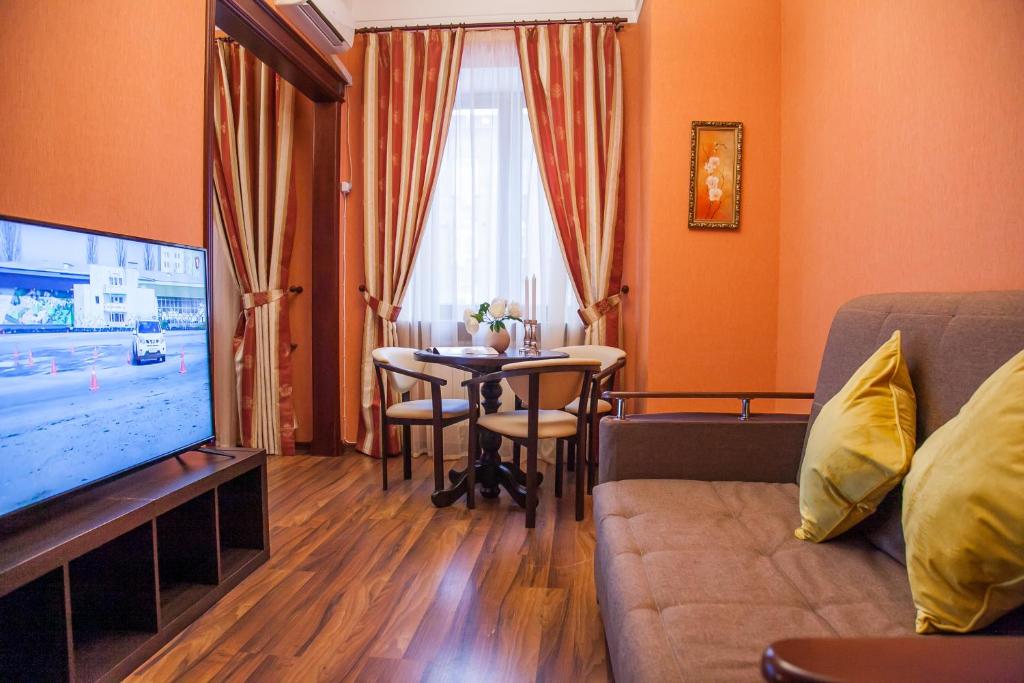 Real Home Apartments in Kiev Center - Superior Two-Bedroom Apartment- Proreznaya 3