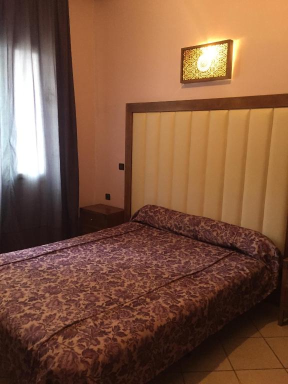 Postel nebo postele na pokoji v ubytování Hotel Boustane