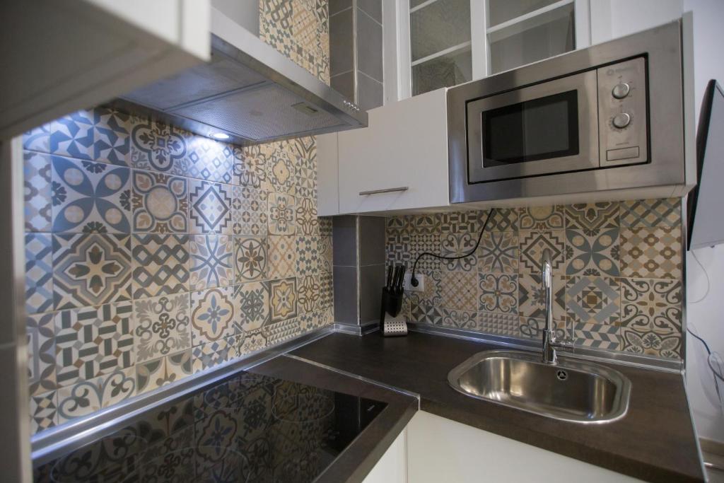 Kuchyňa alebo kuchynka v ubytovaní Apartamentos Catedral