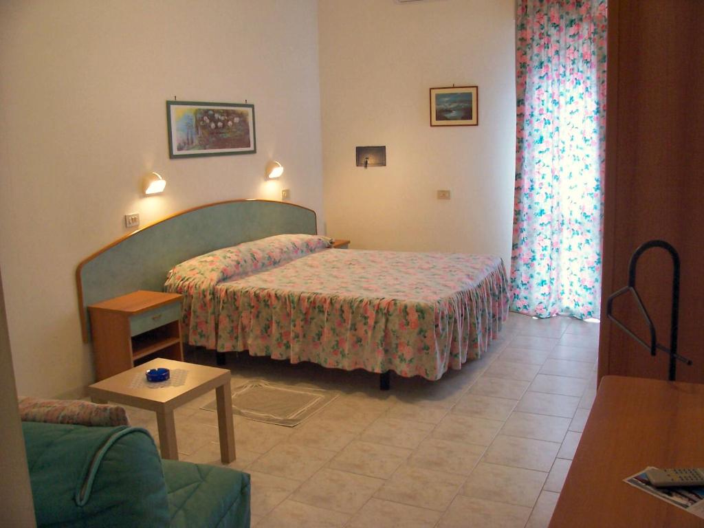 Postel nebo postele na pokoji v ubytování Hotel Vecchia Rimini