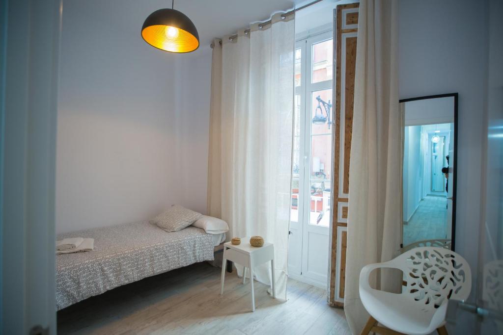 Posteľ alebo postele v izbe v ubytovaní Apartamentos Catedral
