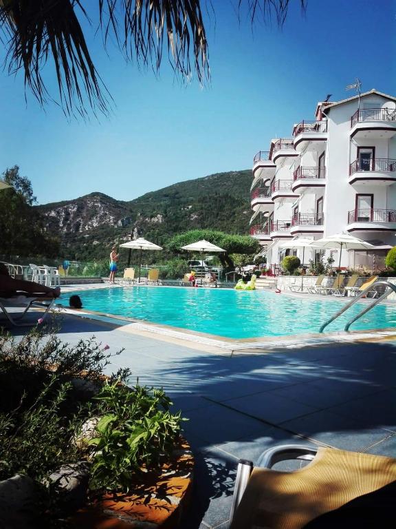 Bazén v ubytování hotelsunnybeachgr nebo v jeho okolí