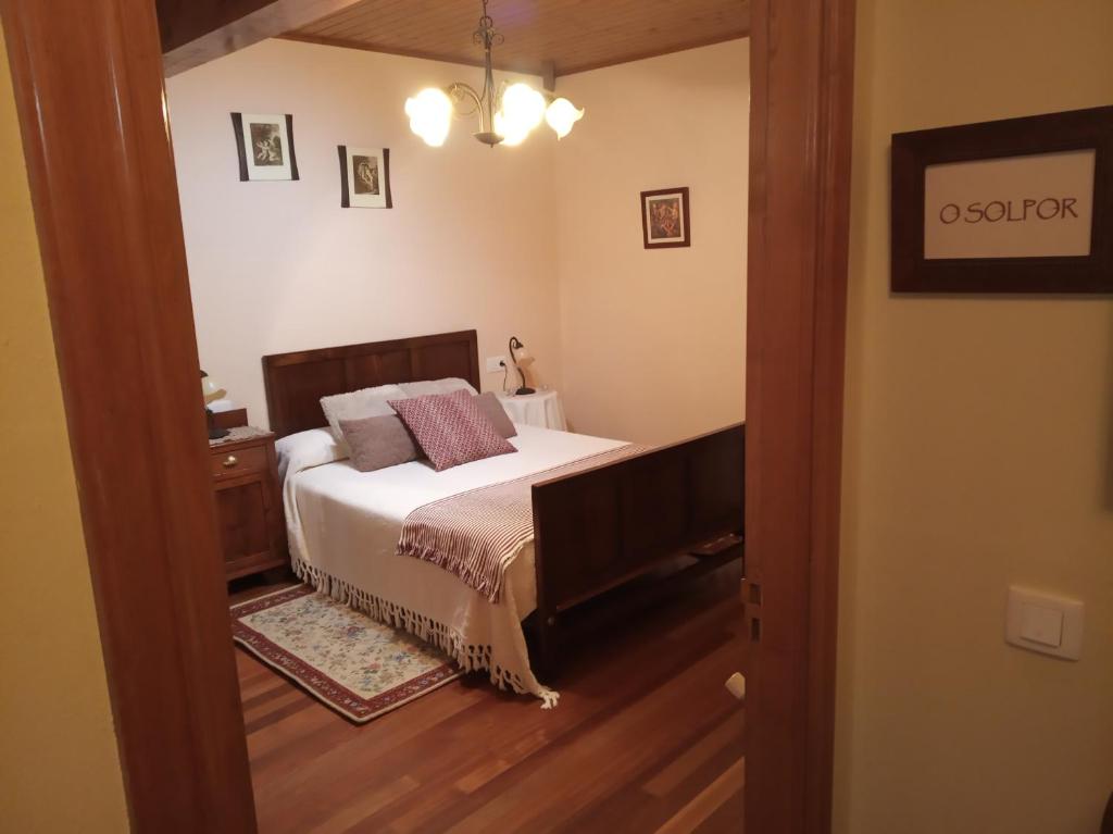 A bed or beds in a room at Casa de Barreiro