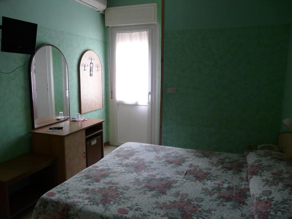 Postel nebo postele na pokoji v ubytování Hotel Vecchia Rimini