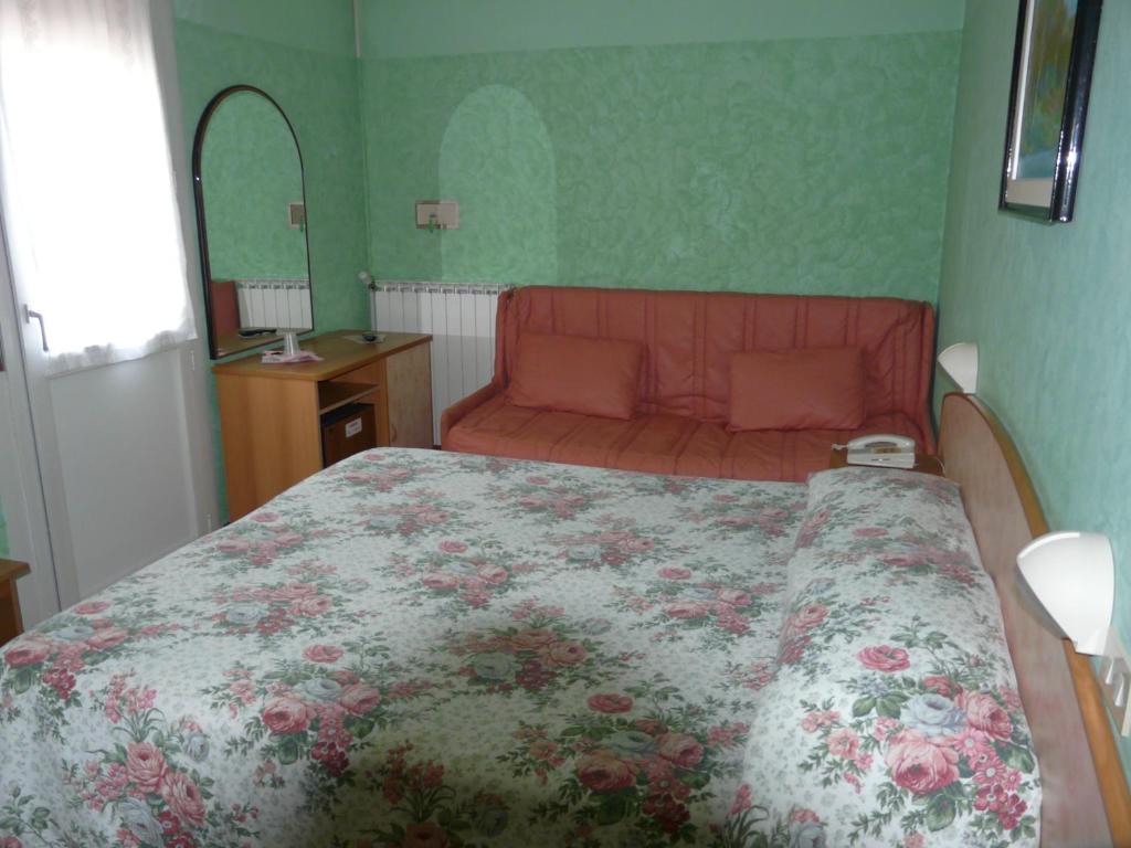 Postel nebo postele na pokoji v ubytování Hotel Vecchia Rimini