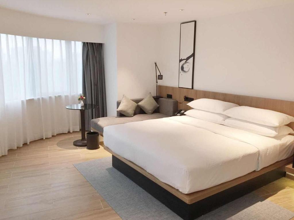 Postel nebo postele na pokoji v ubytování Fairfield by Marriott Guangzhou Tianhe Park