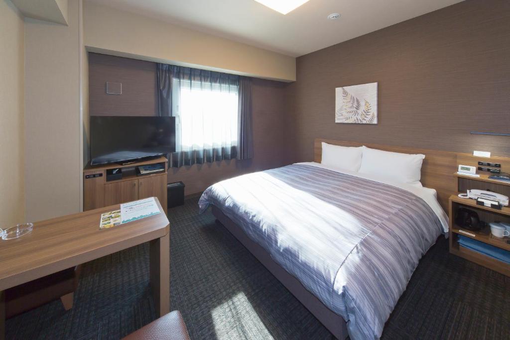 TV a/nebo společenská místnost v ubytování Hotel Route-inn Yamaguchi Yuda Onsen