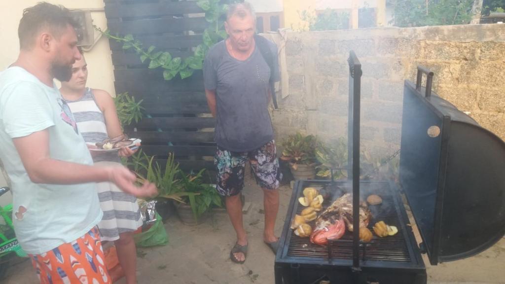Gril dostupný pro hosty v penzionu