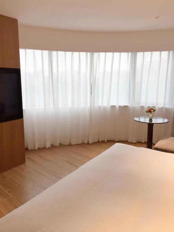 Postel nebo postele na pokoji v ubytování Fairfield by Marriott Guangzhou Tianhe Park
