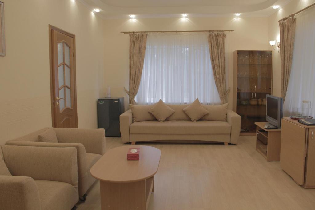 Загородный клуб Ромашка - Seven-Bedroom House