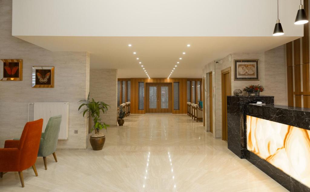 The lobby or reception area at Piskin Hotel