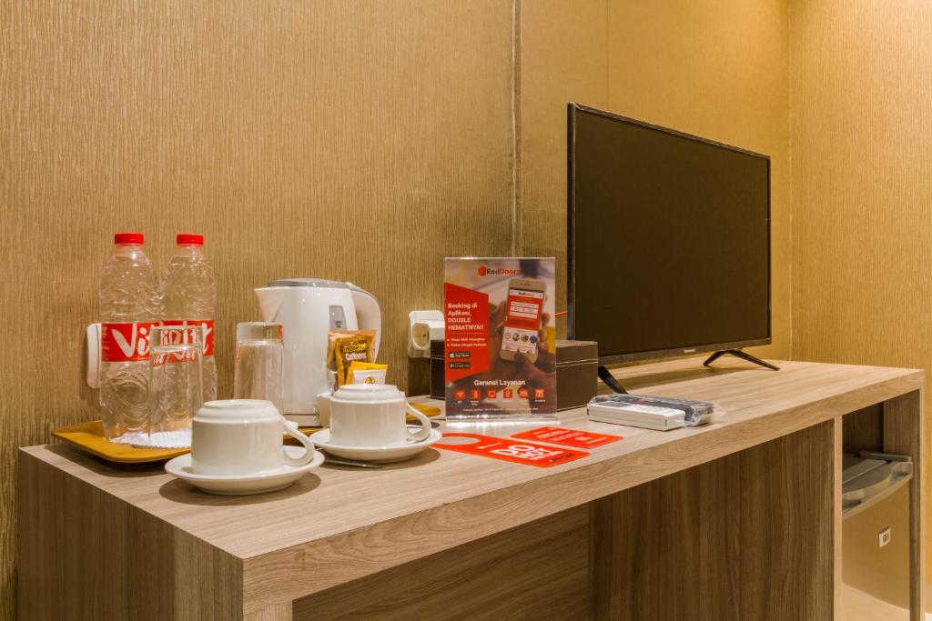 TV a/nebo společenská místnost v ubytování RedDoorz Plus @ Dipatiukur