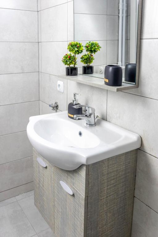 A bathroom at Cozy Studio in the center of Athens