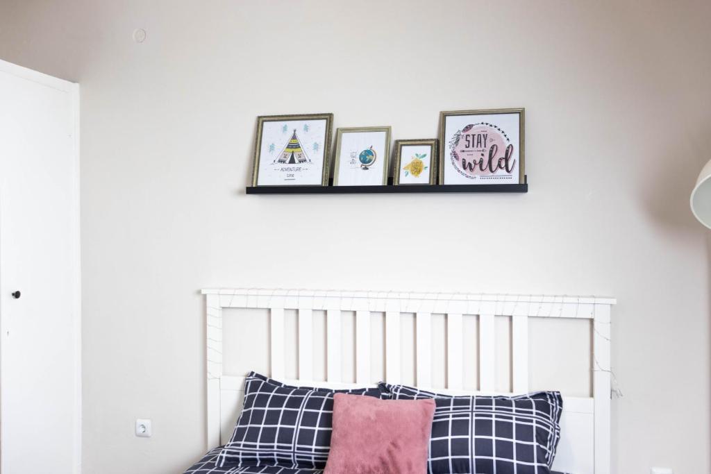 A bed or beds in a room at Cozy Studio in the center of Athens