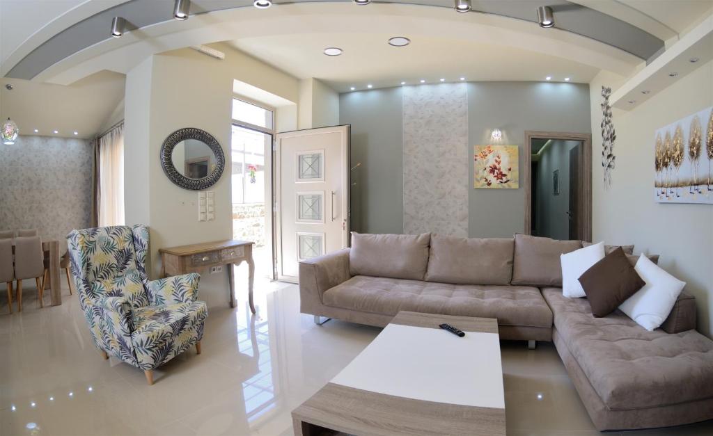 Villa Zaros - Housity