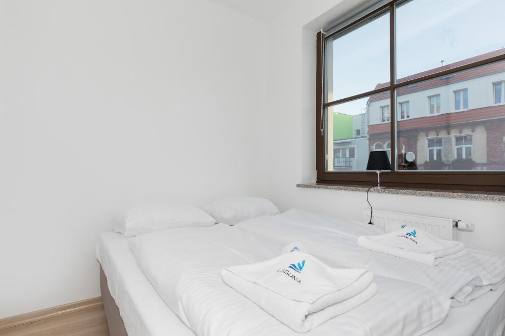 Postel nebo postele na pokoji v ubytování Wind Rose Quarter Apartments by Noclegi Renters
