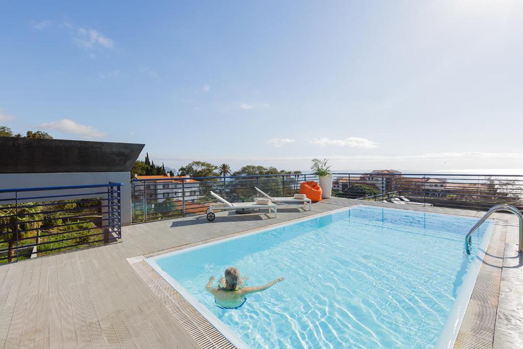 Bazén v ubytování Terrace Mar Suite Hotel nebo v jeho okolí