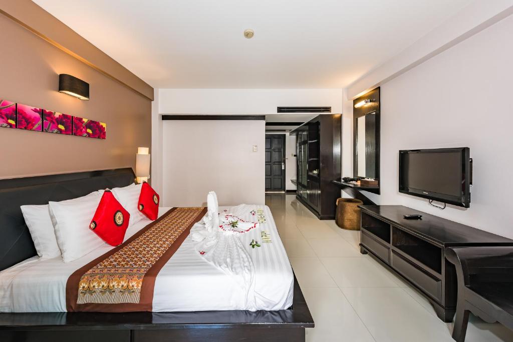 Princess Kamala Beachfront Hotel - SHA Extra Plus - Salle D'accès à La Piscine