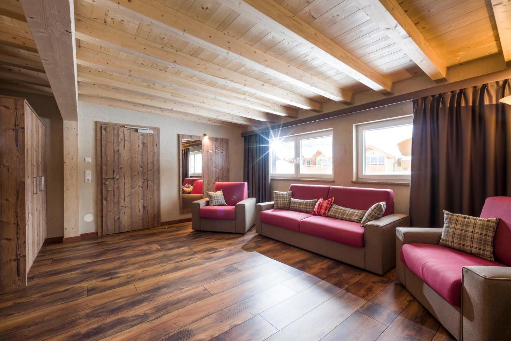 Een zitgedeelte bij Das Rotspitz Adults - only