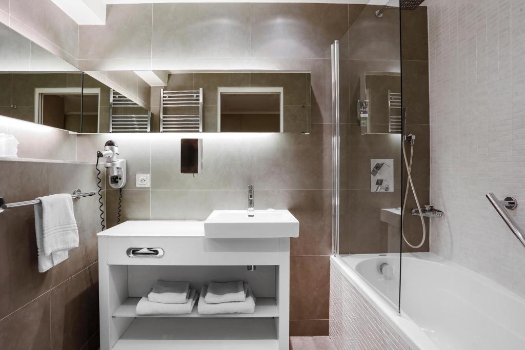 رزرو هتل، Mercure Paris Vaugirard Porte De Versailles، آژانس مسافرتی آسمان سپید