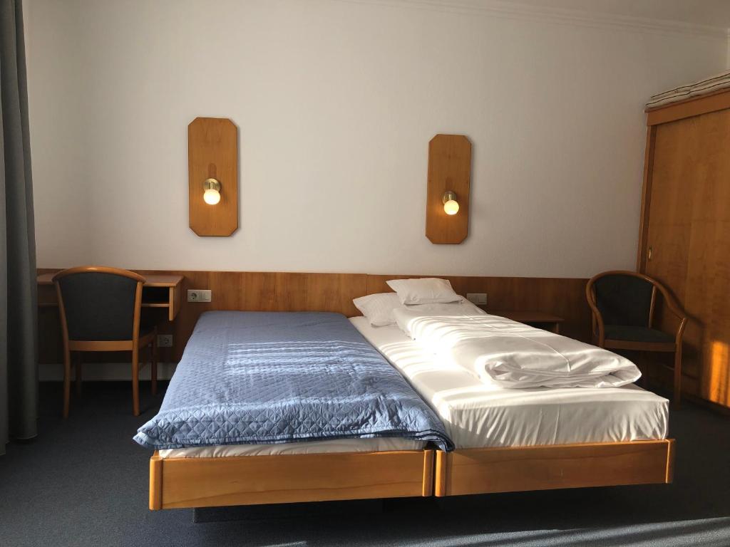 Gasthof Zur Krone Garni - Family Room With Balcony