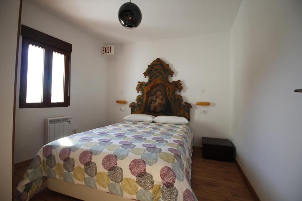 Postel nebo postele na pokoji v ubytování Chulilla Rocks