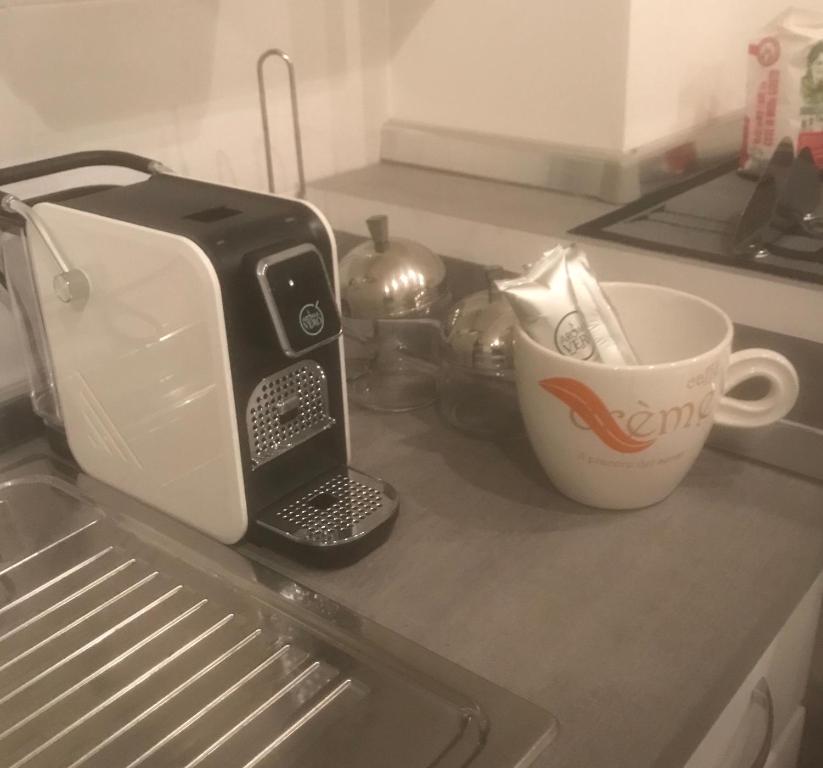 a toaster and a coffee cup on a kitchen counter at Bari Lory’s Home in Bari