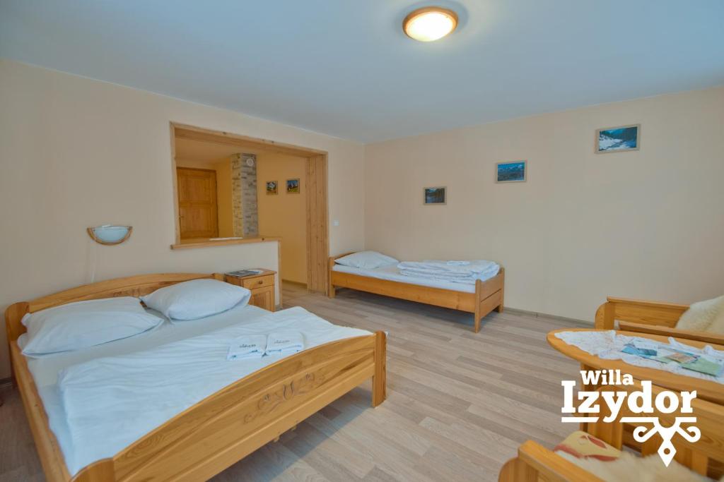 Posteľ alebo postele v izbe v ubytovaní Willa Izydor, widok na Tatry, pyszne posiłki