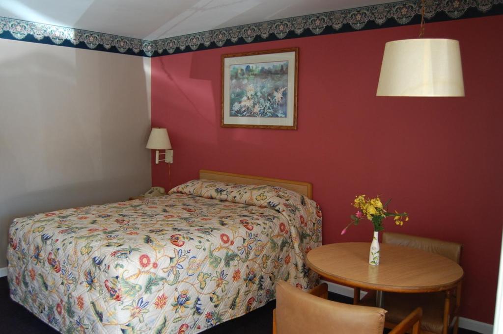 Colony Motel photo