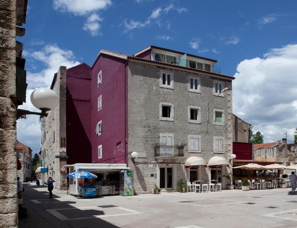 Apartments Tin