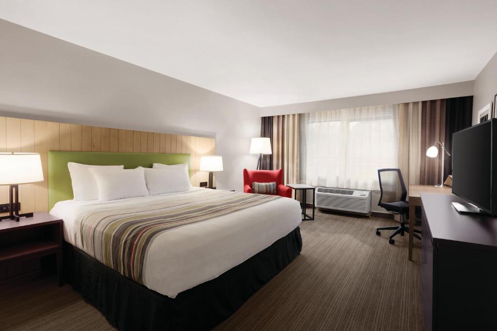 TV a/nebo společenská místnost v ubytování Country Inn & Suites by Radisson, Seattle-Bothell, WA