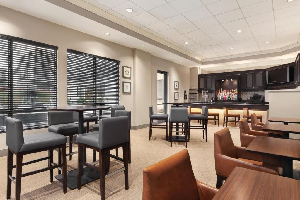Posezení v ubytování Country Inn & Suites by Radisson, Seattle-Bothell, WA