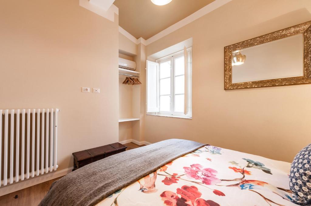 A bed or beds in a room at Affordable suite with a view in the Heart of Lucca