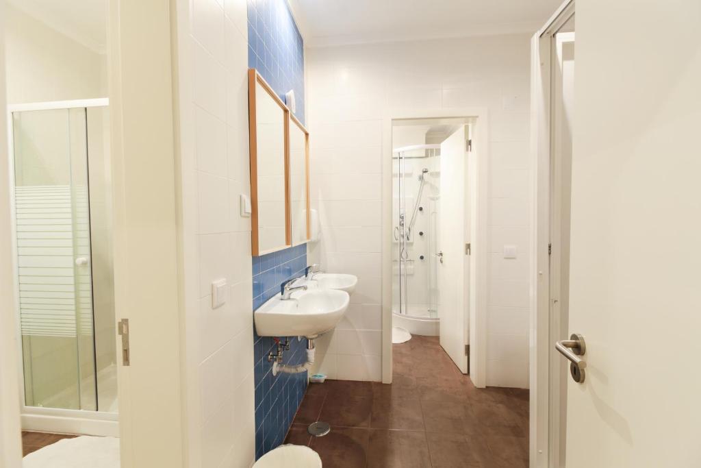 Um banheiro em Lisboa Central Hostel
