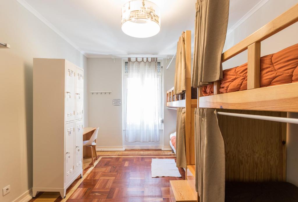 Cama ou camas em um quarto em Lisboa Central Hostel